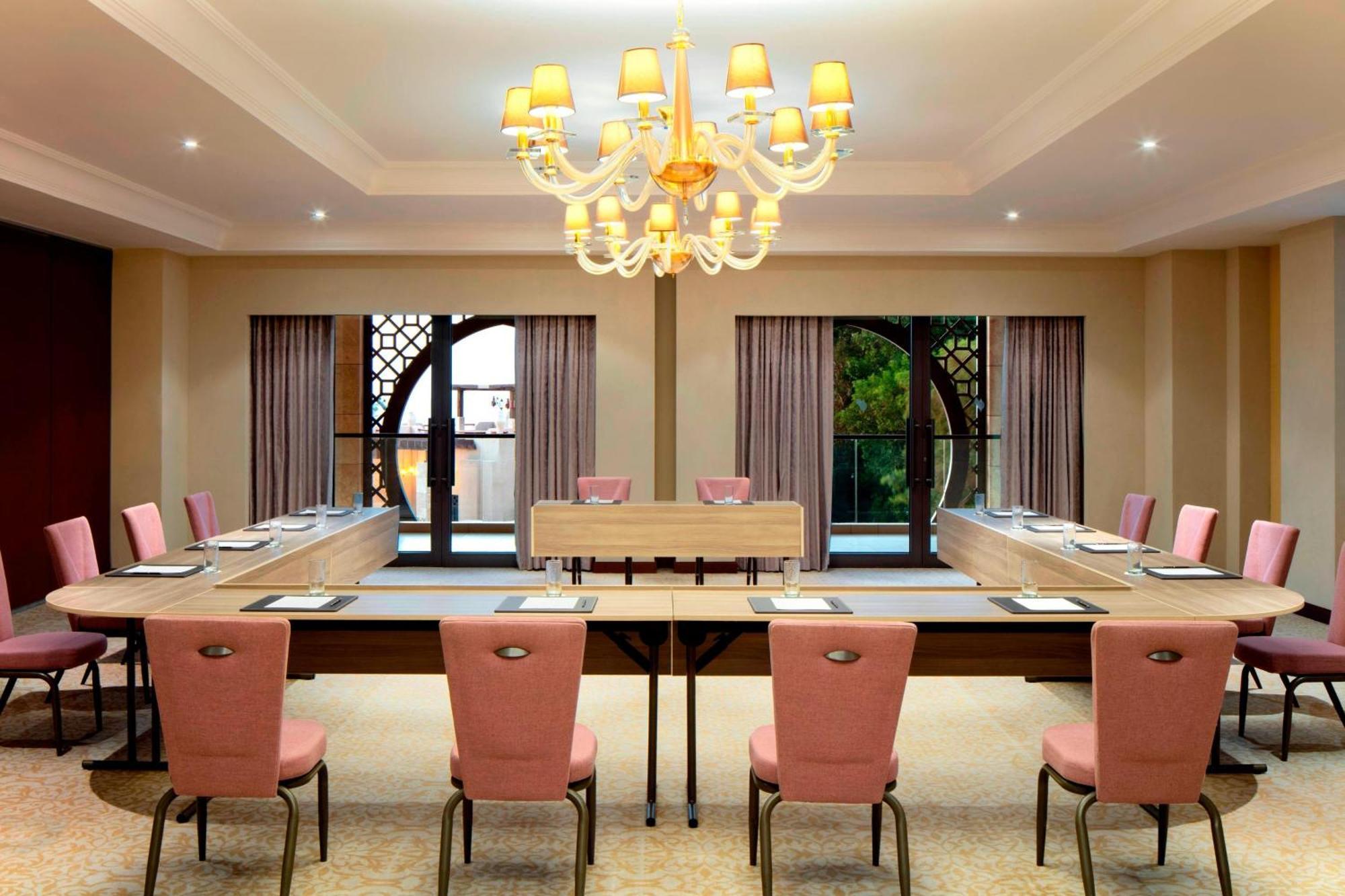阿扎曼萨雷度假酒店-奢华精选 阿吉曼 外观 照片 Meeting room