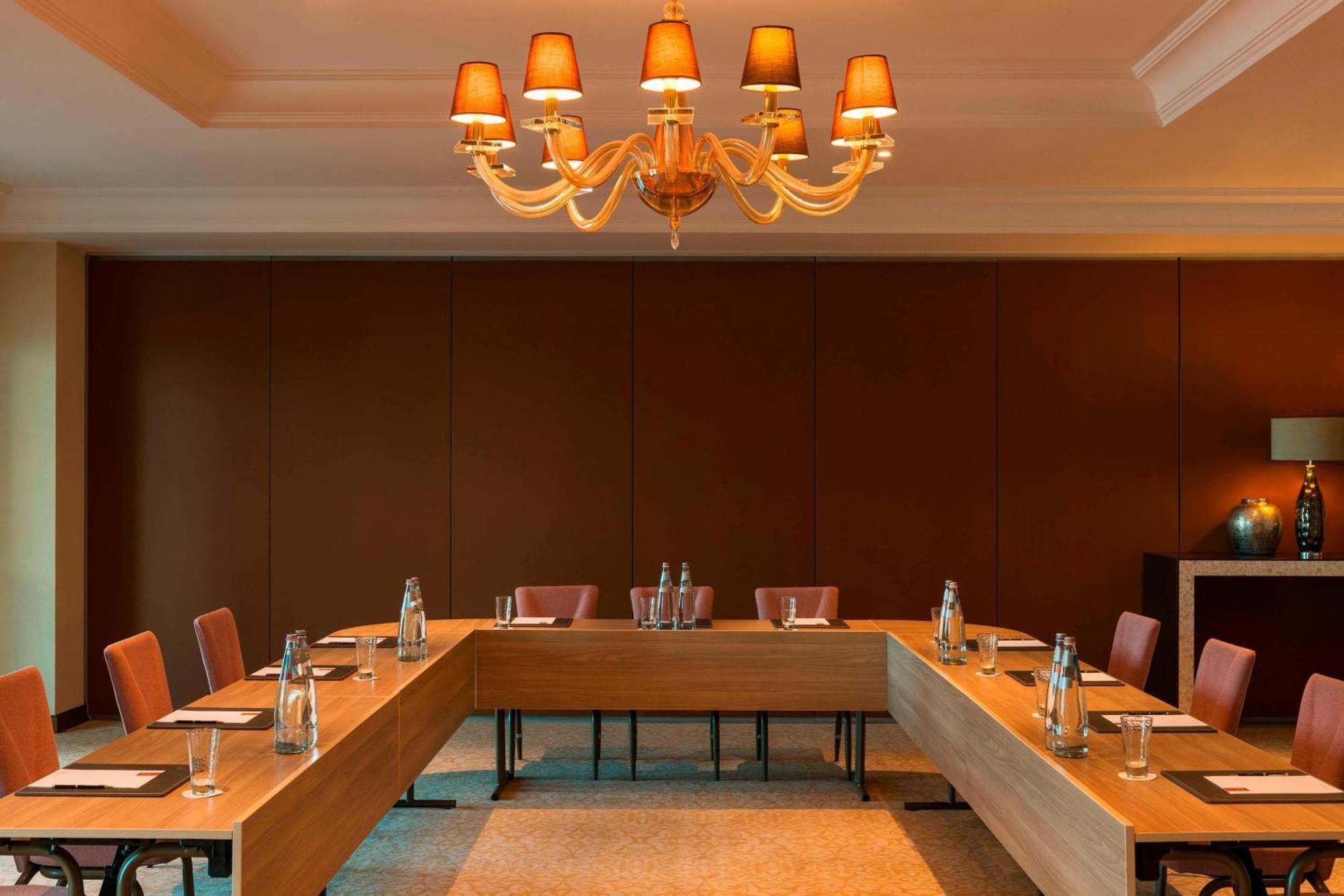 阿扎曼萨雷度假酒店-奢华精选 阿吉曼 外观 照片 Meeting room