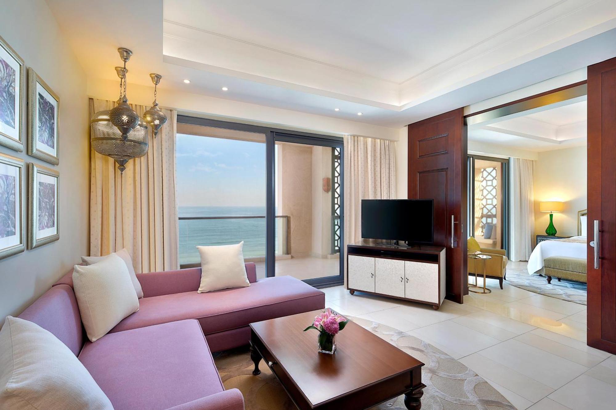 阿扎曼萨雷度假酒店-奢华精选 阿吉曼 外观 照片 A suite at the Jumeirah Atlantis