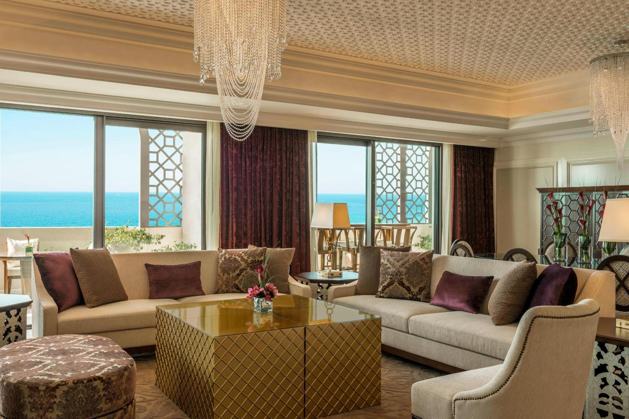 阿扎曼萨雷度假酒店-奢华精选 阿吉曼 外观 照片 A living room at the Atlantis, The Royal