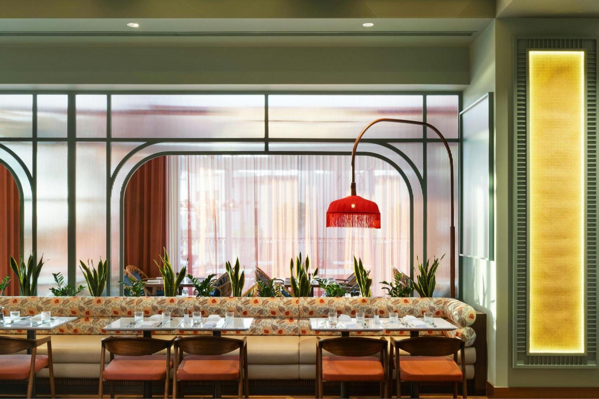 阿扎曼萨雷度假酒店-奢华精选 阿吉曼 外观 照片 Interior of the restaurant