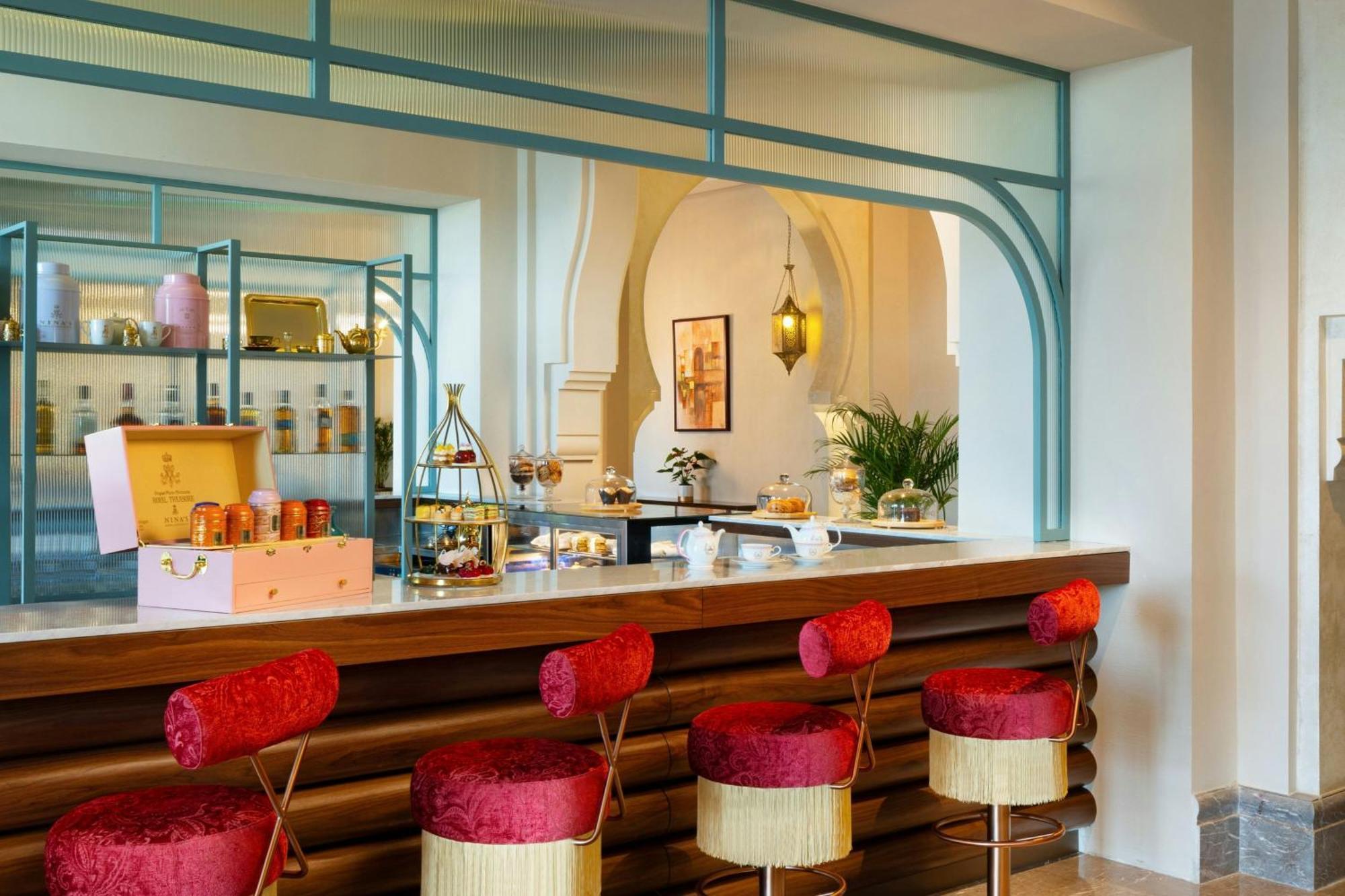 阿扎曼萨雷度假酒店-奢华精选 阿吉曼 外观 照片 The bar at the hotel